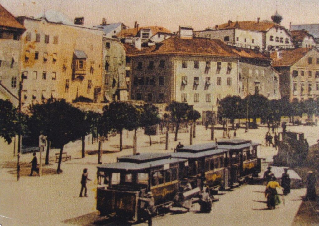 Der Haller Stadtplatz um 1920. 